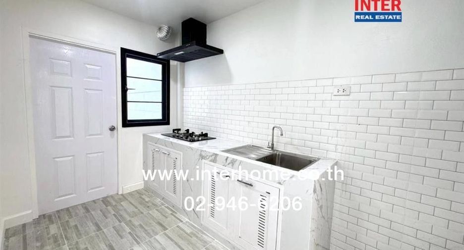 For sale 2 bedrooms townhouse in Wang Thonglang, Bangkok