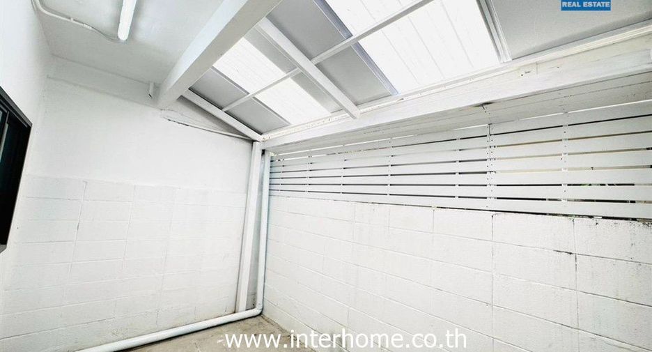 For sale 2 bedrooms townhouse in Wang Thonglang, Bangkok