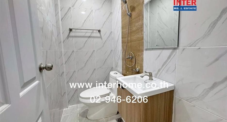 For sale 2 bedrooms townhouse in Wang Thonglang, Bangkok