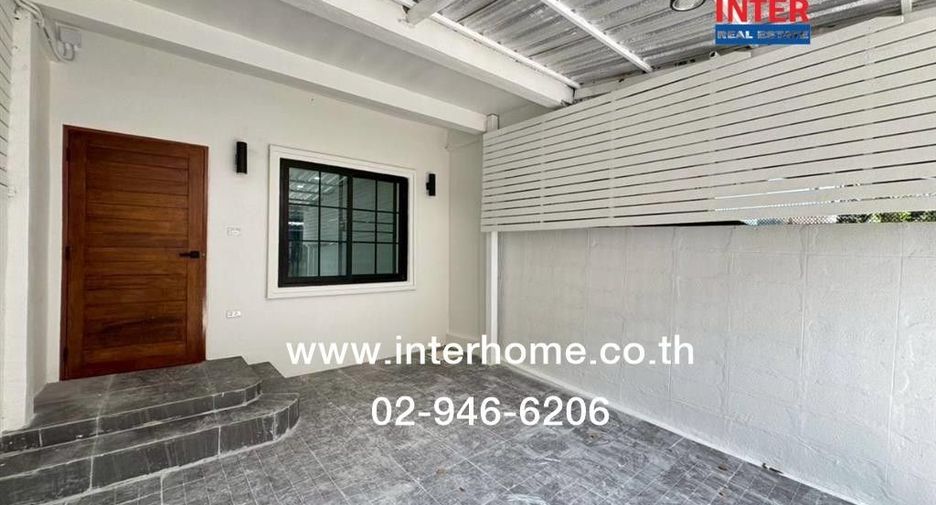 For sale 2 bedrooms townhouse in Wang Thonglang, Bangkok
