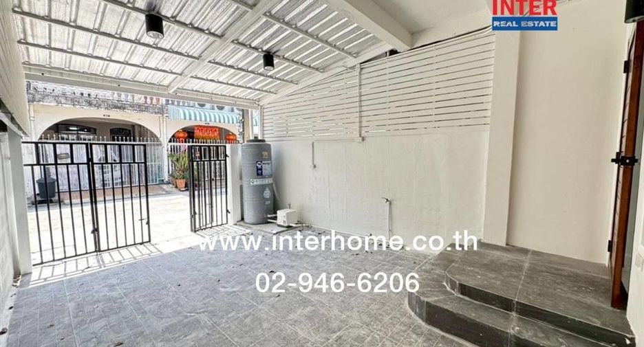 For sale 2 bedrooms townhouse in Wang Thonglang, Bangkok