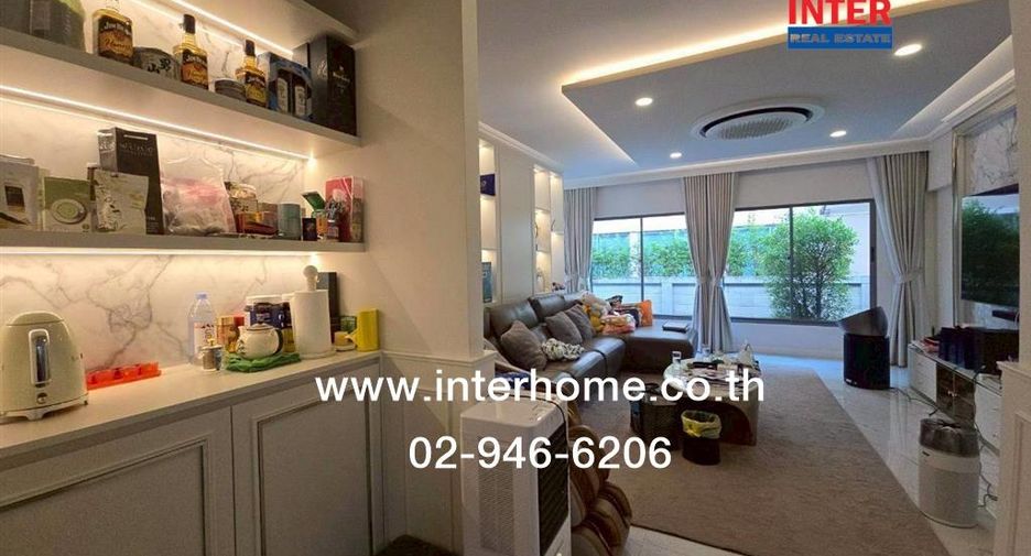 For sale 4 bedrooms house in Lat Krabang, Bangkok