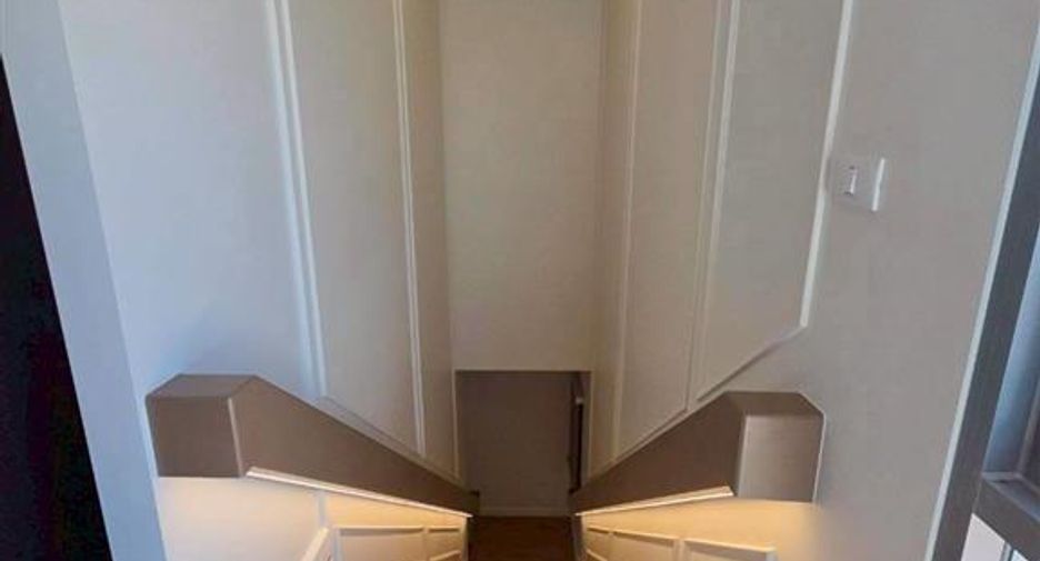 For sale 4 bedrooms house in Lat Krabang, Bangkok