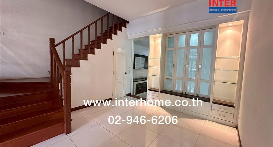 For sale 4 bedrooms townhouse in Bang Kapi, Bangkok