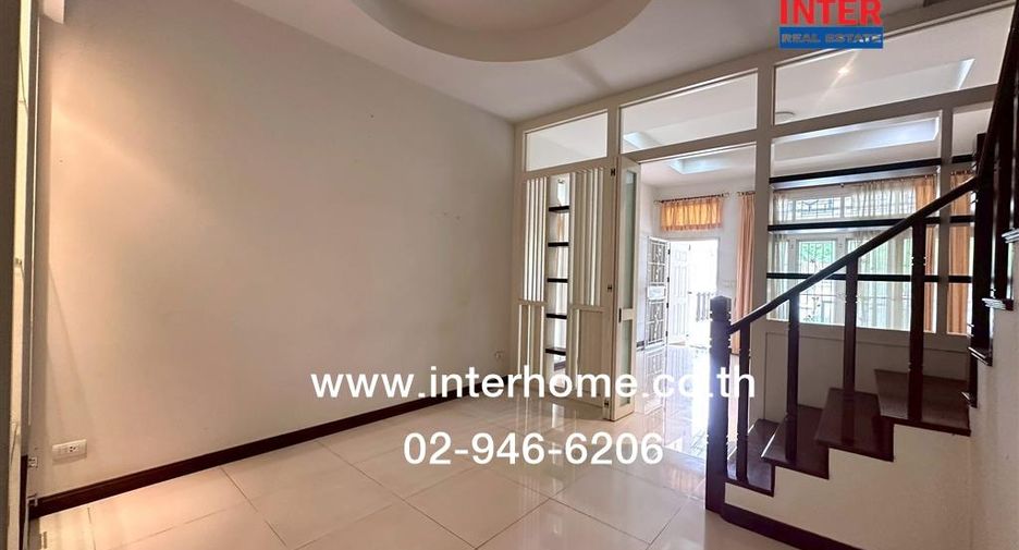For sale 4 bedrooms townhouse in Bang Kapi, Bangkok