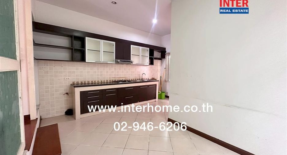 For sale 4 bedrooms townhouse in Bang Kapi, Bangkok