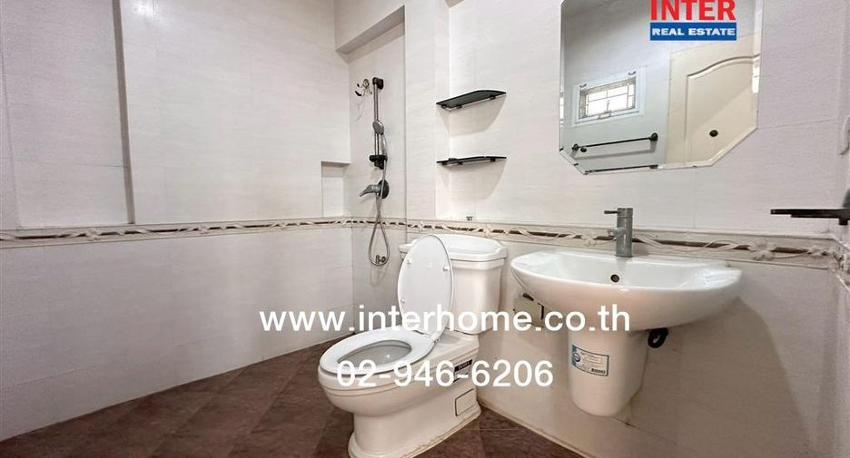 For sale 4 bedrooms townhouse in Bang Kapi, Bangkok
