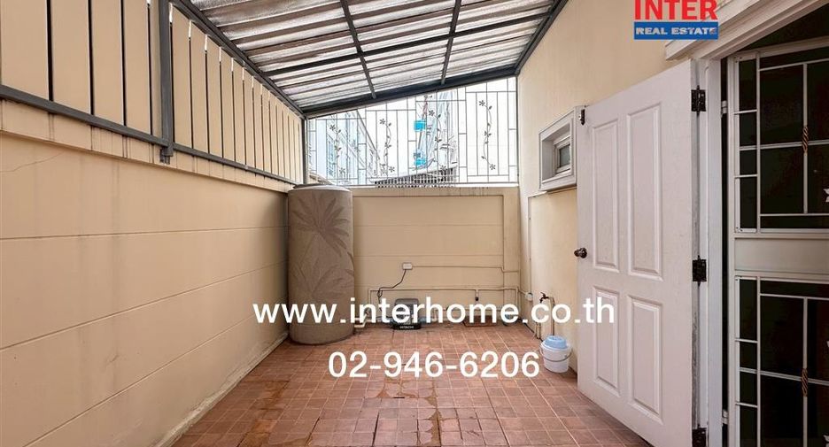For sale 4 bedrooms townhouse in Bang Kapi, Bangkok