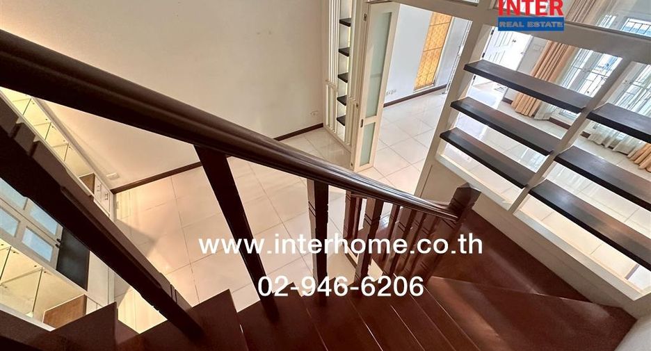 For sale 4 bedrooms townhouse in Bang Kapi, Bangkok
