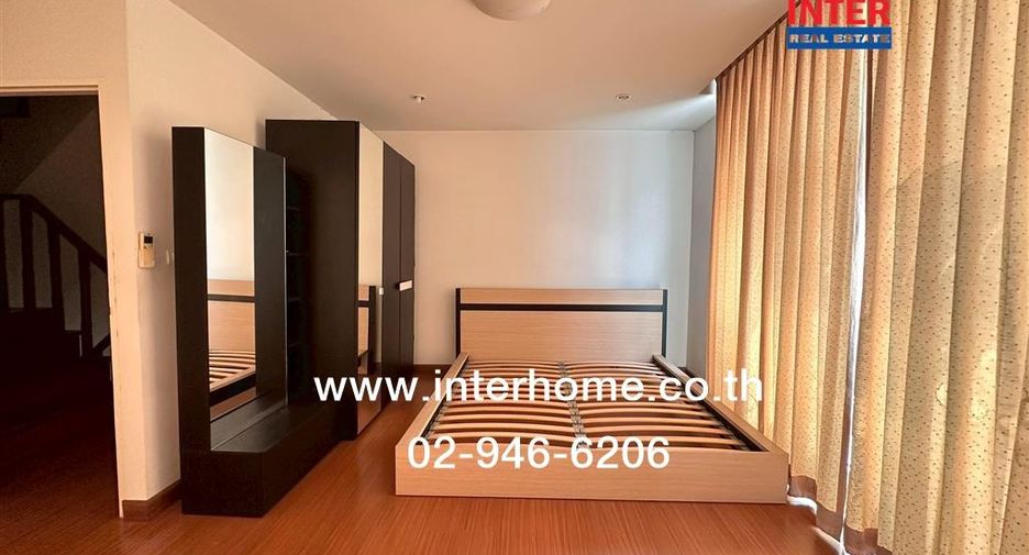 For sale 4 bedrooms townhouse in Bang Kapi, Bangkok