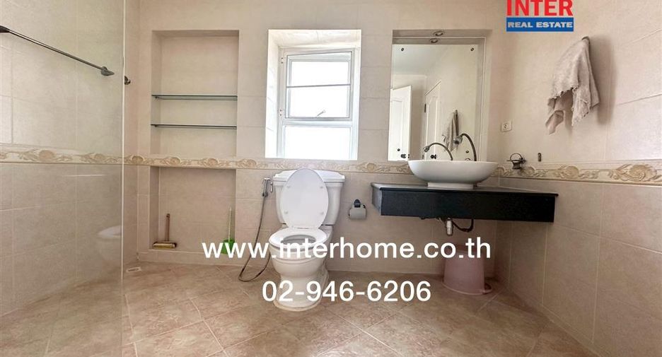 For sale 4 bedrooms townhouse in Bang Kapi, Bangkok