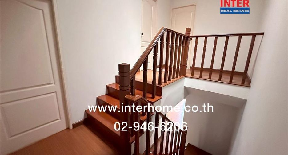 For sale 4 bedrooms townhouse in Bang Kapi, Bangkok