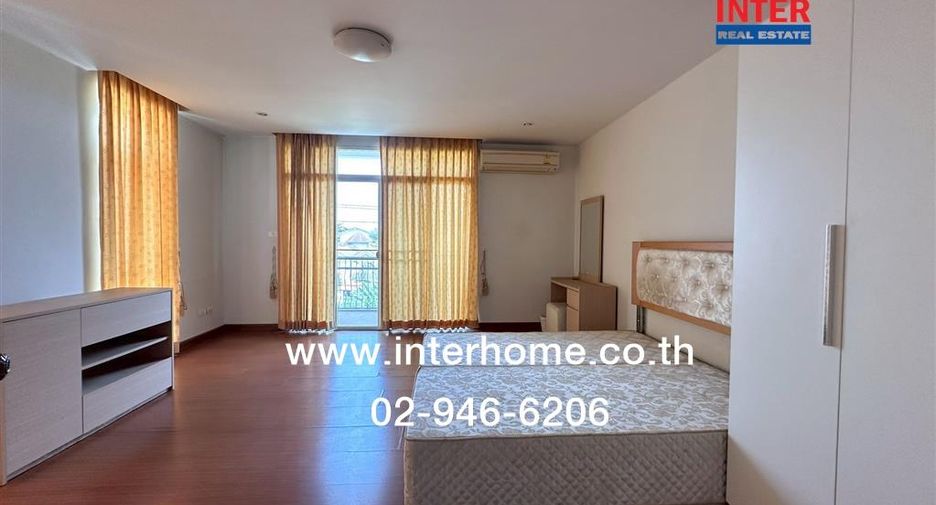 For sale 4 bedrooms townhouse in Bang Kapi, Bangkok