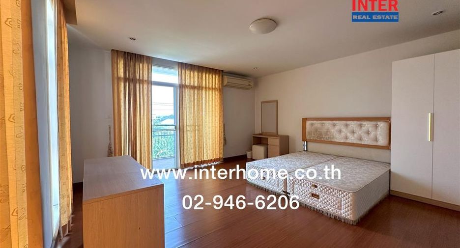 For sale 4 bedrooms townhouse in Bang Kapi, Bangkok