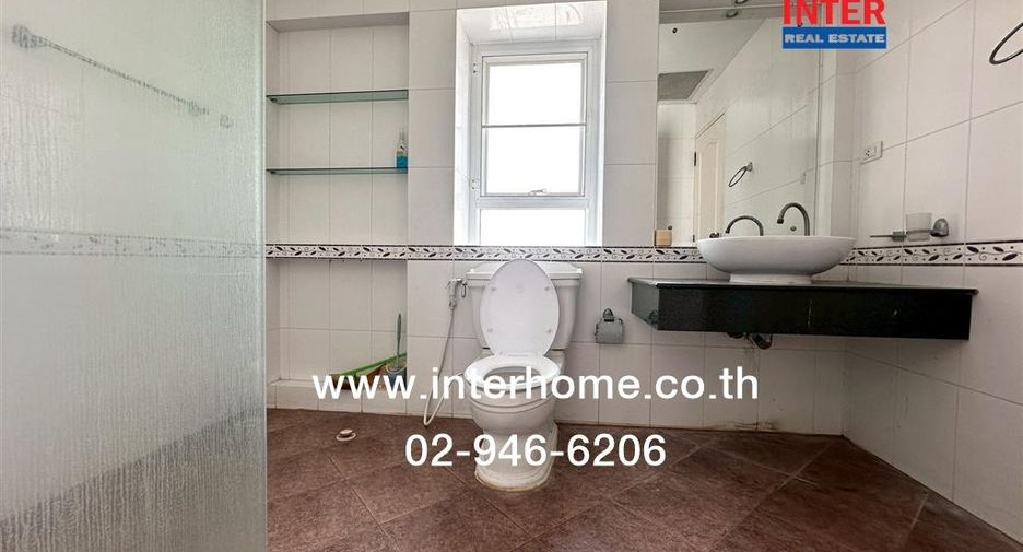 For sale 4 bedrooms townhouse in Bang Kapi, Bangkok