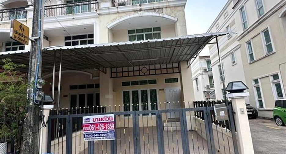 For sale 4 bedrooms townhouse in Bang Kapi, Bangkok