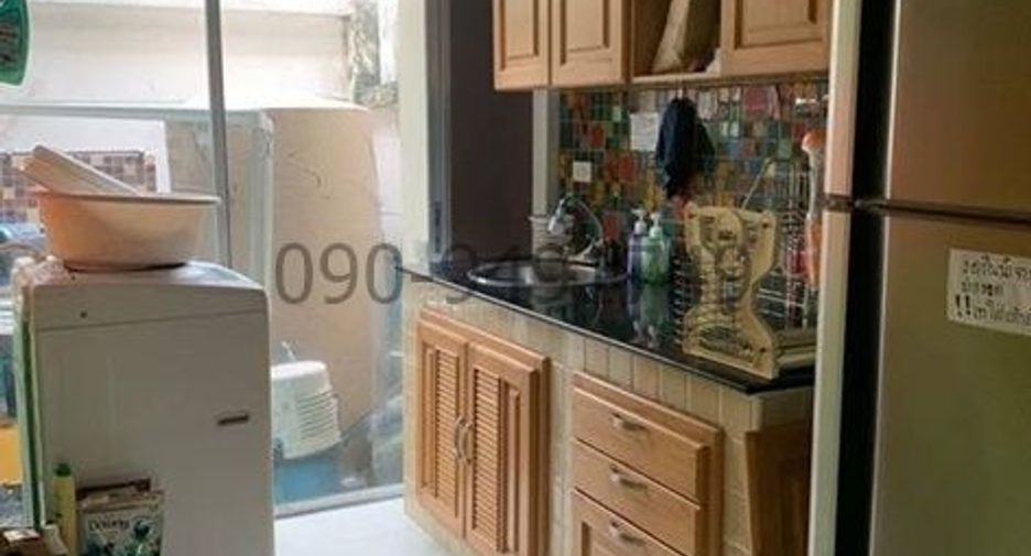 For sale 4 ベッドルーム townhouse in Khan Na Yao, Bangkok