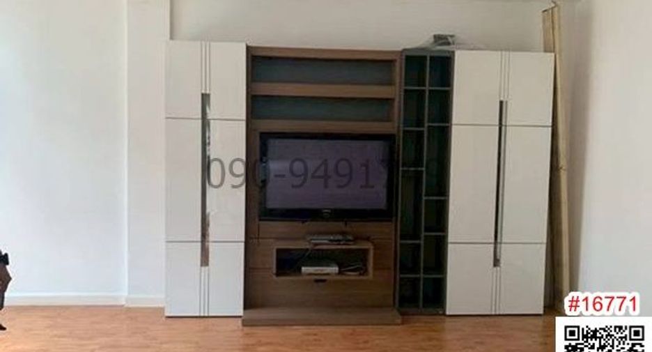 For sale 4 ベッドルーム townhouse in Khan Na Yao, Bangkok