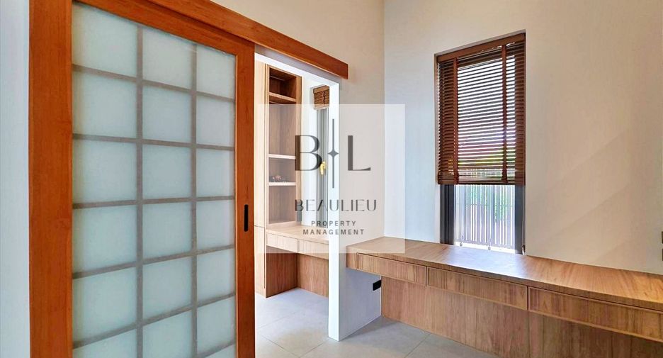 For sale 4 bedrooms house in Bang Lamung, Chonburi