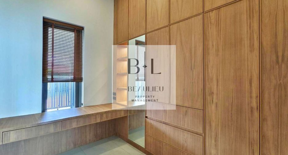 For sale 4 bedrooms house in Bang Lamung, Chonburi