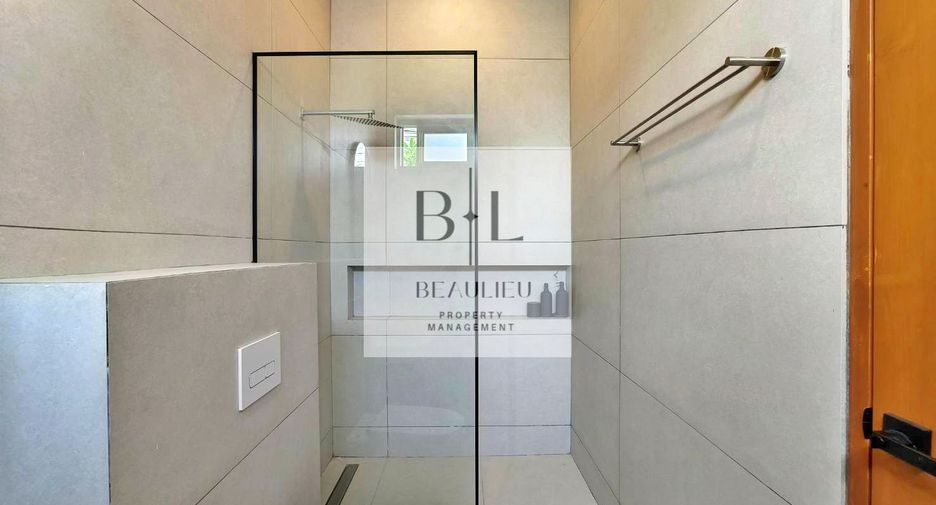 For sale 4 bedrooms house in Bang Lamung, Chonburi