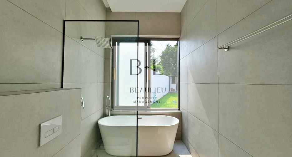 For sale 4 bedrooms house in Bang Lamung, Chonburi