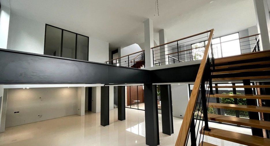 For rent そして for sale 5 ベッドルーム villa in Watthana, Bangkok