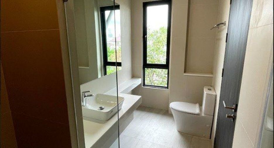 For rent そして for sale 5 ベッドルーム villa in Watthana, Bangkok