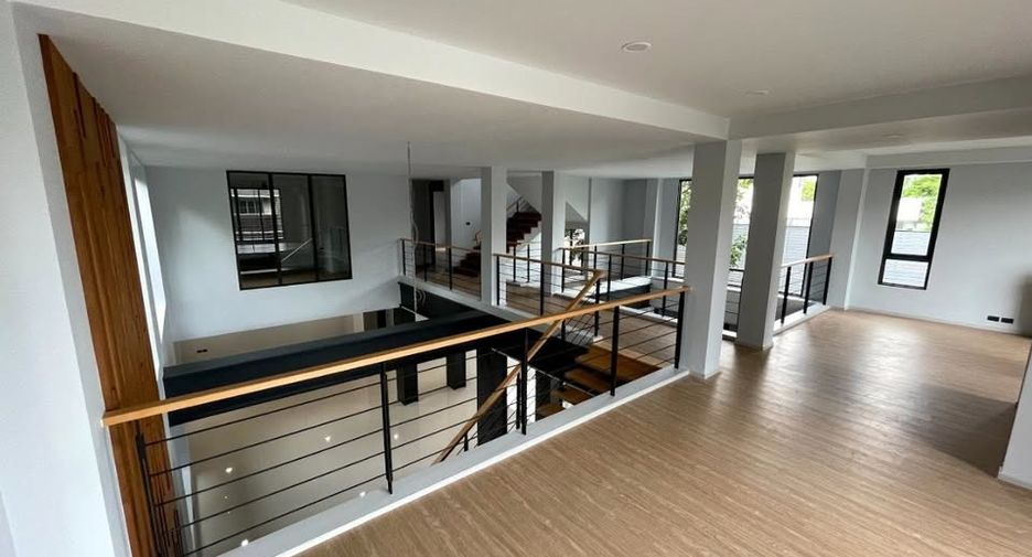 For rent そして for sale 5 ベッドルーム villa in Watthana, Bangkok