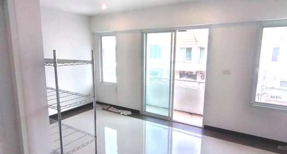 For sale 3 bedrooms townhouse in Bang Bua Thong, Nonthaburi