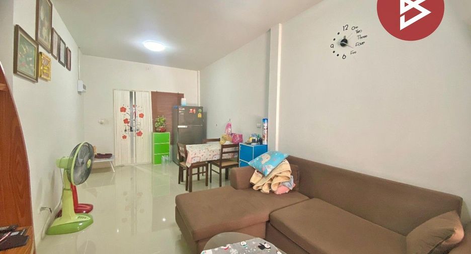 À vendre 2 chambres maison de ville à Phan Thong, Chonburi