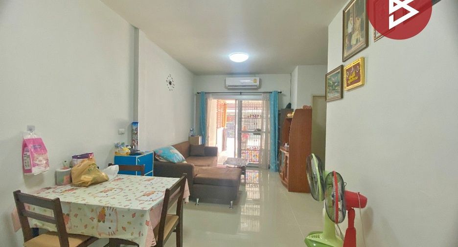 À vendre 2 chambres maison de ville à Phan Thong, Chonburi