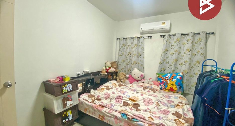À vendre 2 chambres maison de ville à Phan Thong, Chonburi