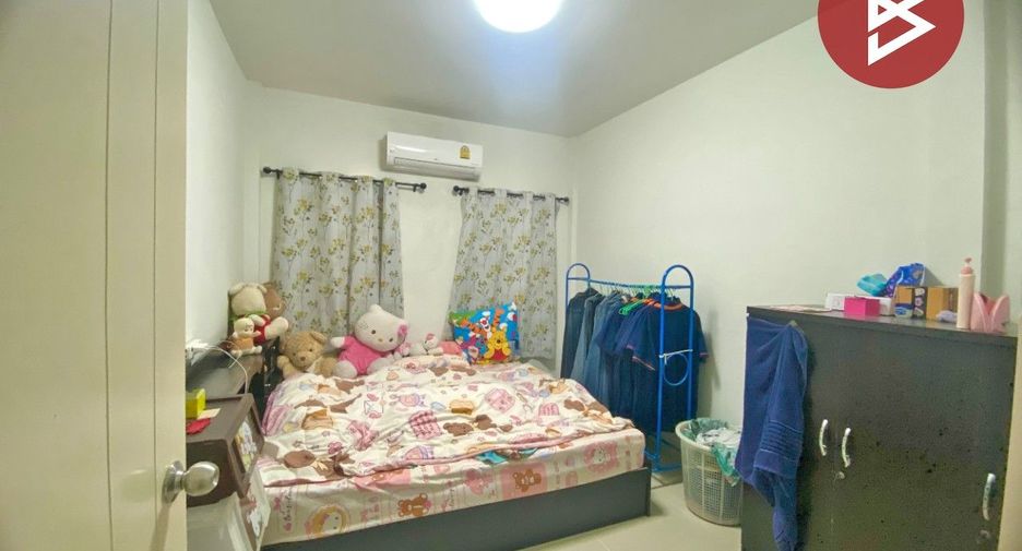 À vendre 2 chambres maison de ville à Phan Thong, Chonburi