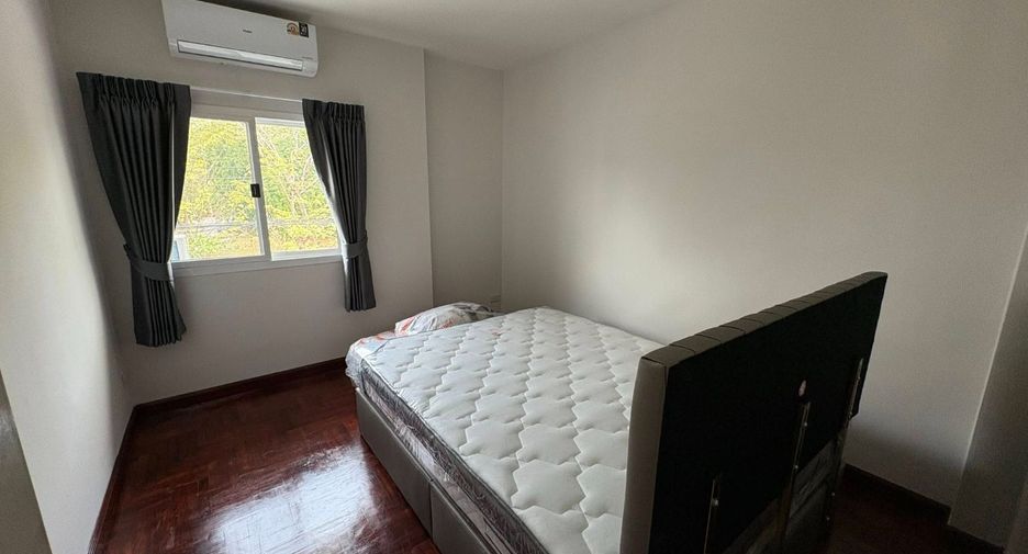 Haus zur Miete mit 4 Zimmer in Lat Krabang, Bangkok