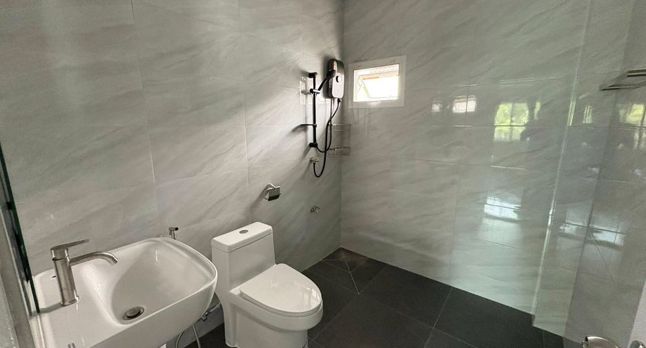 Haus zur Miete mit 4 Zimmer in Lat Krabang, Bangkok