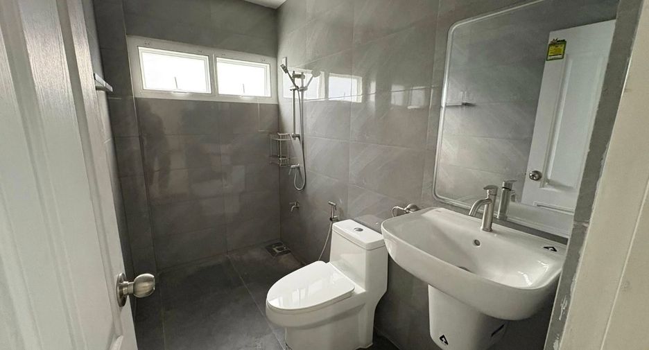 Haus zur Miete mit 4 Zimmer in Lat Krabang, Bangkok