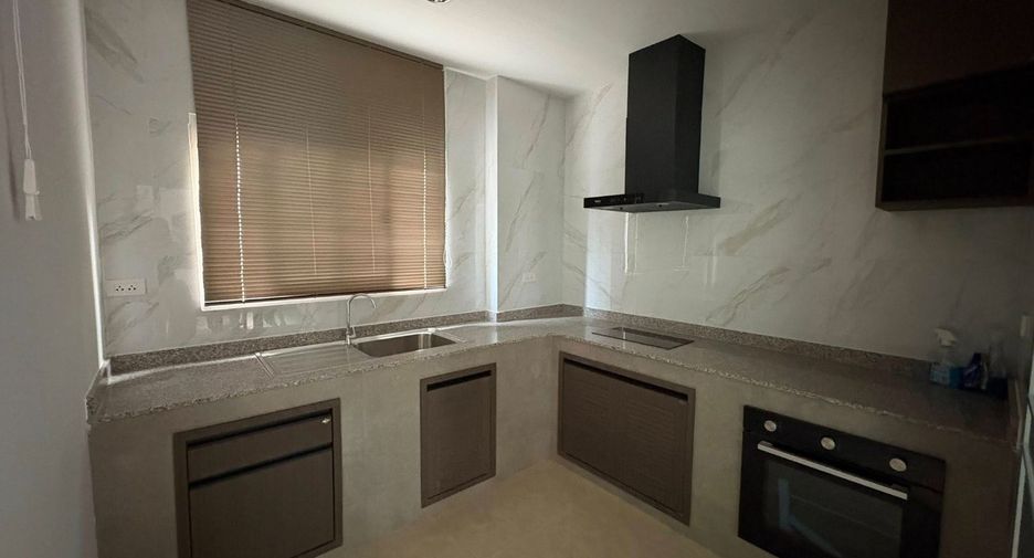 Haus zur Miete mit 4 Zimmer in Lat Krabang, Bangkok