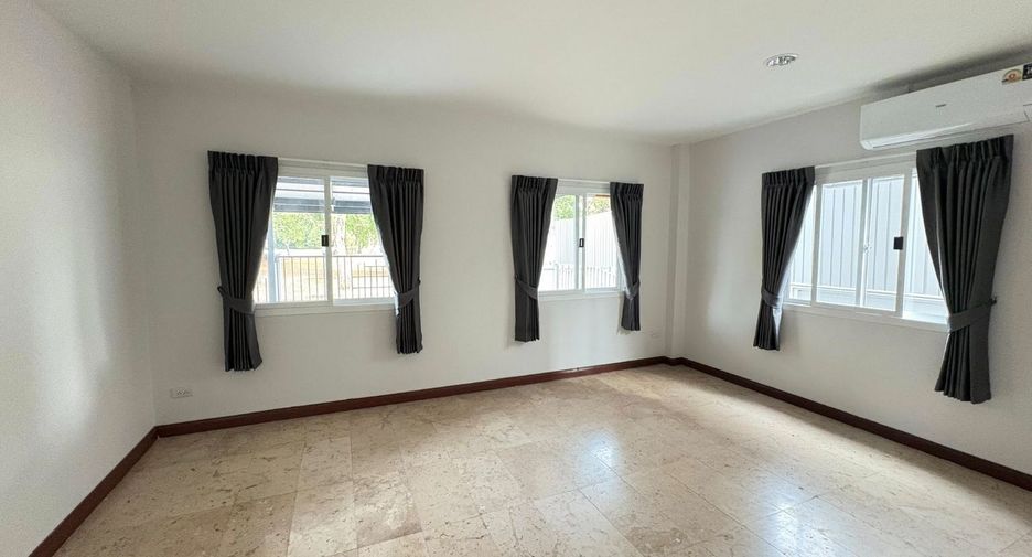 Haus zur Miete mit 4 Zimmer in Lat Krabang, Bangkok