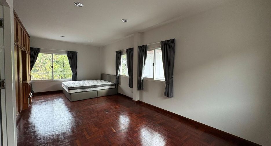 Haus zur Miete mit 4 Zimmer in Lat Krabang, Bangkok