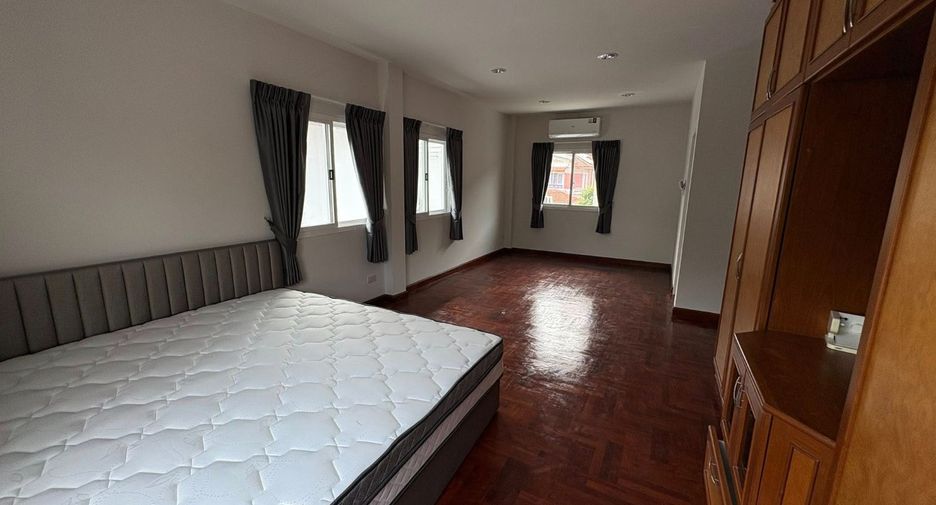 Haus zur Miete mit 4 Zimmer in Lat Krabang, Bangkok
