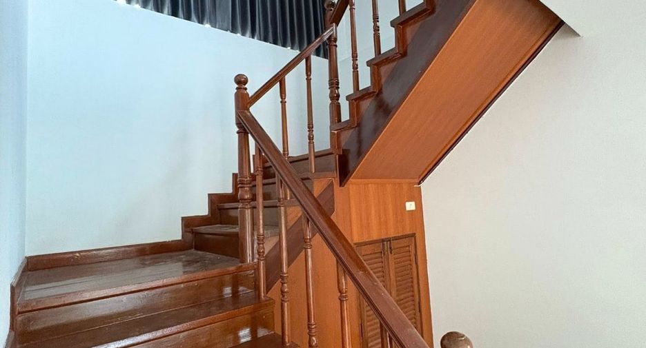 Haus zur Miete mit 4 Zimmer in Lat Krabang, Bangkok