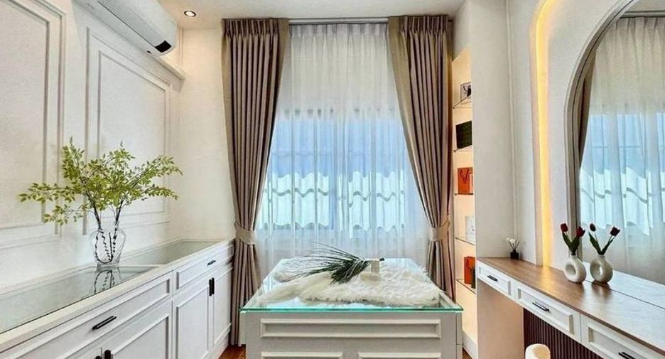 For sale 4 bedrooms house in Bang Lamung, Chonburi