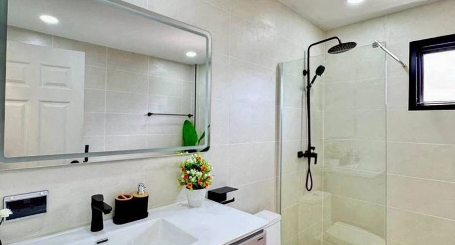 For sale 4 bedrooms house in Bang Lamung, Chonburi