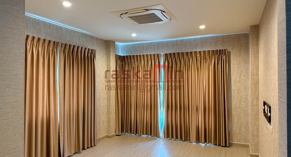 For sale 4 bedrooms house in Bang Lamung, Chonburi