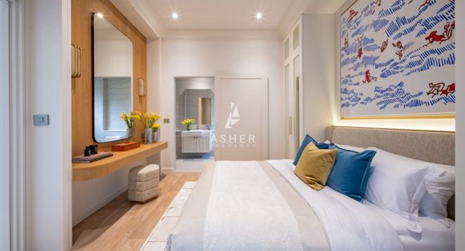 For sale 4 bedrooms house in Bang Kapi, Bangkok