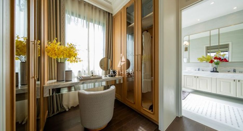 For sale 4 bedrooms house in Bang Kapi, Bangkok