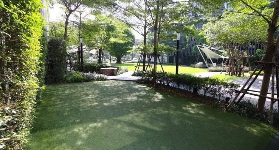 For sale 2 ベッドルーム condo in Phra Khanong, Bangkok