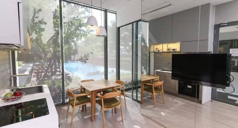 For sale 2 ベッドルーム condo in Phra Khanong, Bangkok