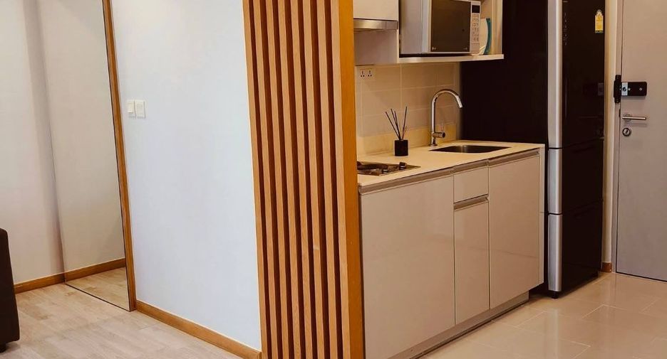 For sale 2 ベッドルーム condo in Phra Khanong, Bangkok